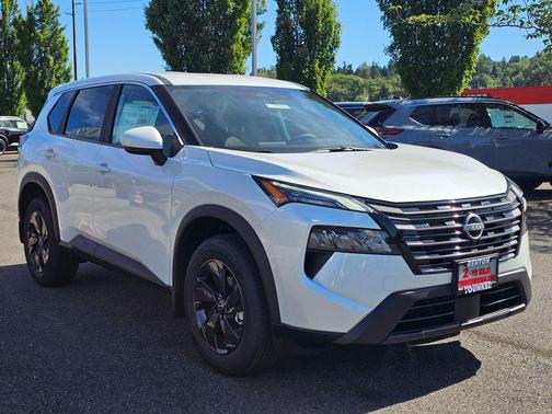 Everest White Pearl Tricoat 2026 Nissan Rogue SV