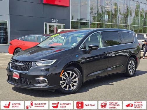 Diamond Black Crystal Pearlcoat 2024 Chrysler Pacifica Hybrid Select