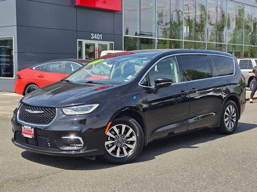 Diamond Black Crystal Pearlcoat 2024 Chrysler Pacifica Hybrid Select