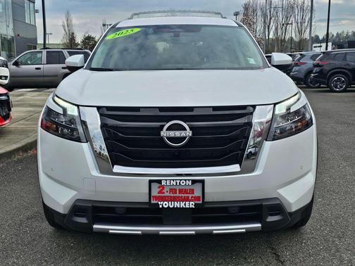 Everest White Pearl Tricoat 2025 Nissan Pathfinder SL 4WD