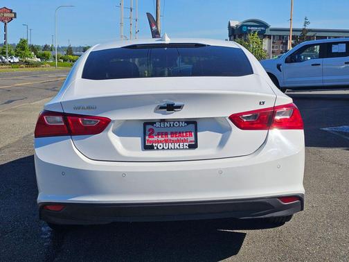 Summit White 2024 Chevrolet Malibu FWD 1LT