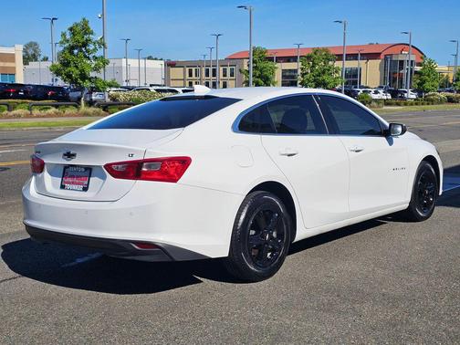 Summit White 2024 Chevrolet Malibu FWD 1LT