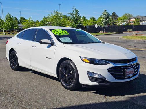 Summit White 2024 Chevrolet Malibu FWD 1LT