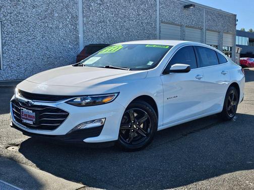 Summit White 2024 Chevrolet Malibu FWD 1LT