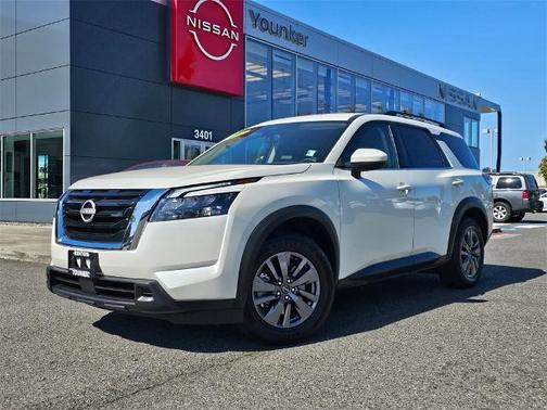 2024 Nissan Pathfinder SV