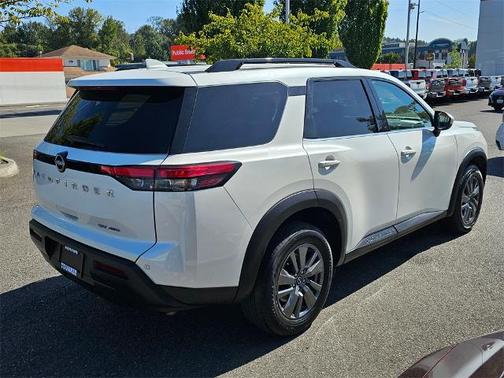 2024 Nissan Pathfinder SV