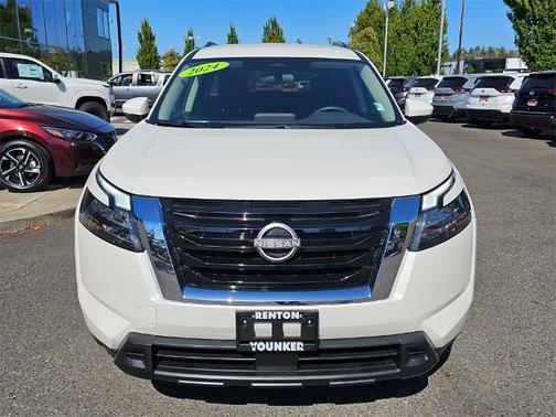 2024 Nissan Pathfinder SV