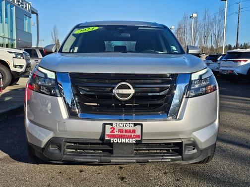 Brilliant Silver Metallic 2024 Nissan Pathfinder SV 4WD