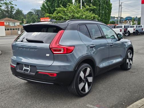 Silver Dawn Metallic 2023 Volvo XC40 Recharge Pure Electric Twin Ultimate