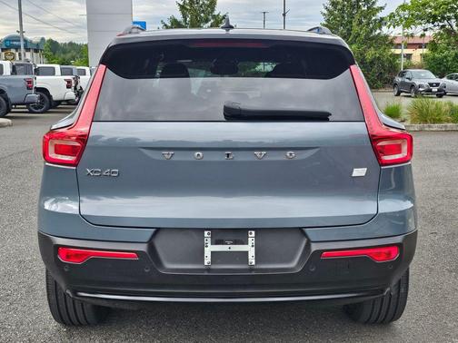 Silver Dawn Metallic 2023 Volvo XC40 Recharge Pure Electric Twin Ultimate