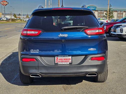 Patriot Blue Pearlcoat 2018 Jeep Cherokee Latitude Plus