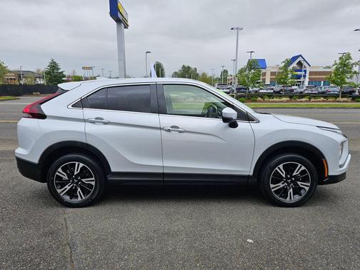 White Diamond 2025 Mitsubishi Eclipse Cross SE