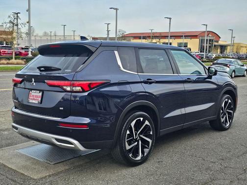 Cosmic Blue Metallic 2023 Mitsubishi Outlander SE 2.5 S-AWC