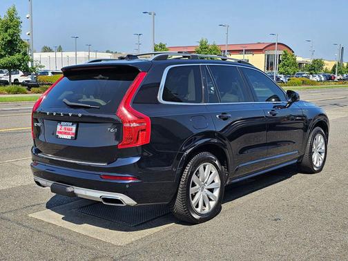 Magic Blue Metallic 2017 Volvo XC90 T6 Momentum