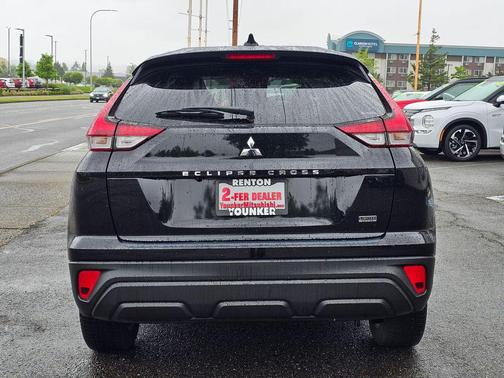 Labrador Black Pearl 2024 Mitsubishi Eclipse Cross LE