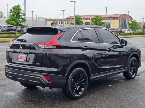 Labrador Black Pearl 2024 Mitsubishi Eclipse Cross LE