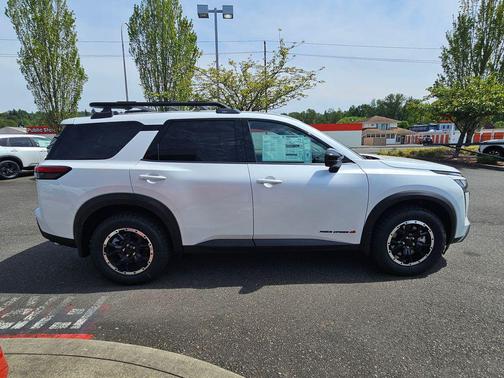 Everest White Pearl Tricoat 2026 Nissan Pathfinder Rock Creek