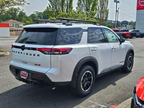 Everest White Pearl Tricoat 2026 Nissan Pathfinder Rock Creek