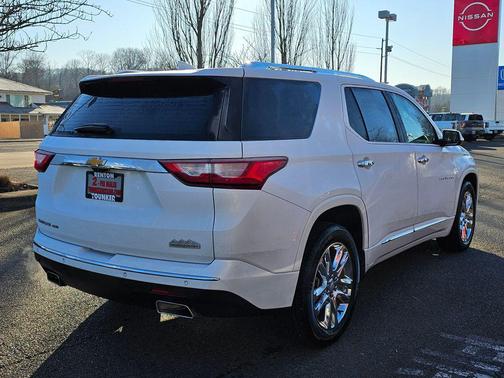 Iridescent Pearl Tricoat 2019 Chevrolet Traverse High Country