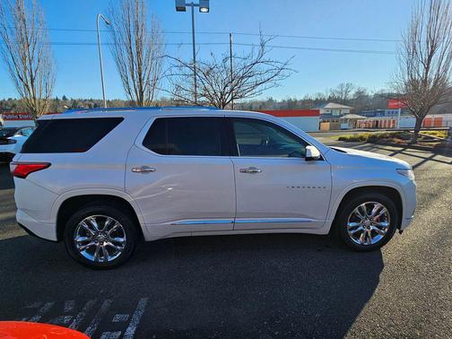 Iridescent Pearl Tricoat 2019 Chevrolet Traverse High Country