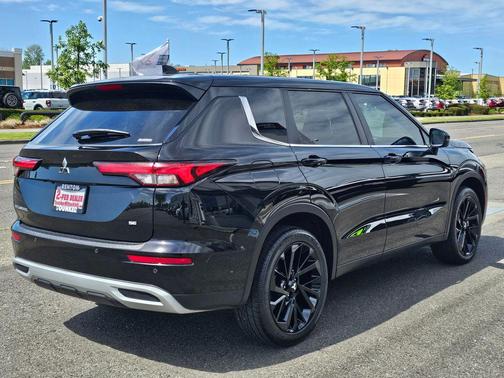 Black 2024 Mitsubishi Outlander SE 2.5 S-AWC