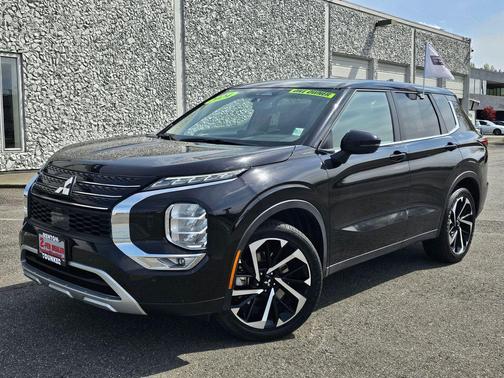 Black 2024 Mitsubishi Outlander SE 2.5 S-AWC