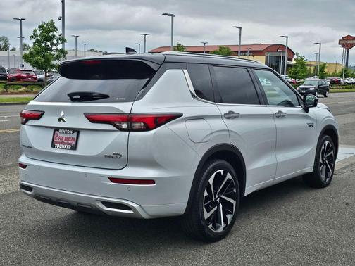 White Diamond/Black Roof 2023 Mitsubishi Outlander PHEV SEL