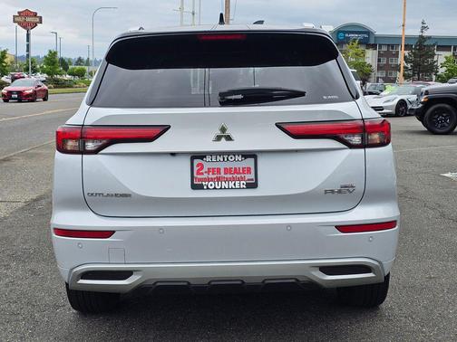 White Diamond/Black Roof 2023 Mitsubishi Outlander PHEV SEL