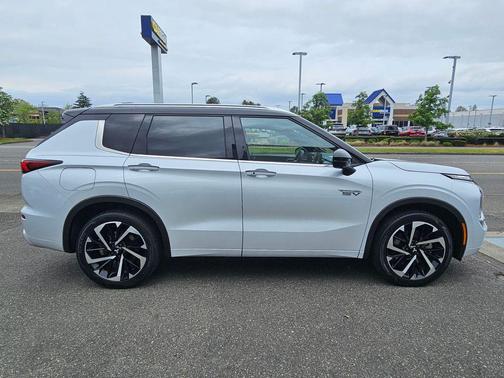 White Diamond/Black Roof 2023 Mitsubishi Outlander PHEV SEL