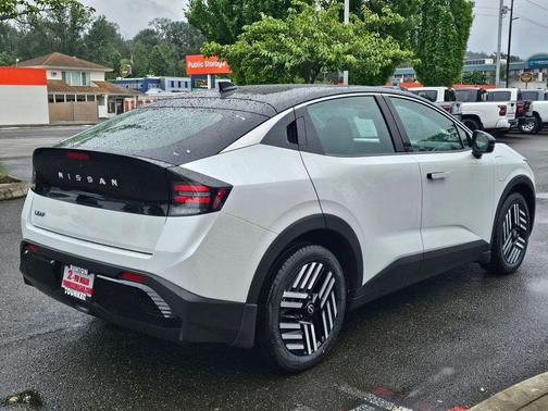 Everest White Pearl Tricoat/Black 2026 Nissan Leaf SV+