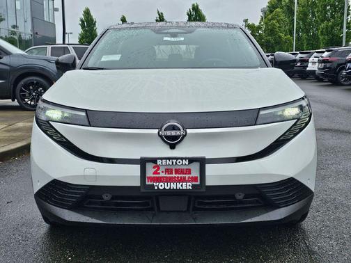 Everest White Pearl Tricoat/Black 2026 Nissan Leaf SV+