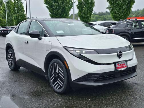 Everest White Pearl Tricoat/Black 2026 Nissan Leaf SV+