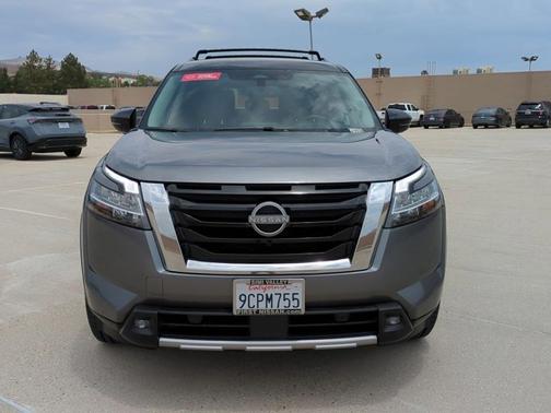 2022 Nissan Pathfinder SL