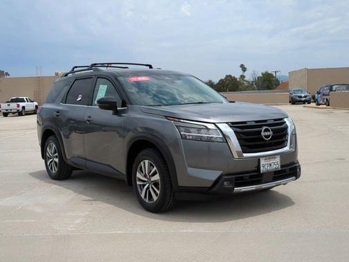 2022 Nissan Pathfinder SL