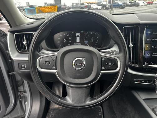 2018 Volvo XC60 T5 Momentum