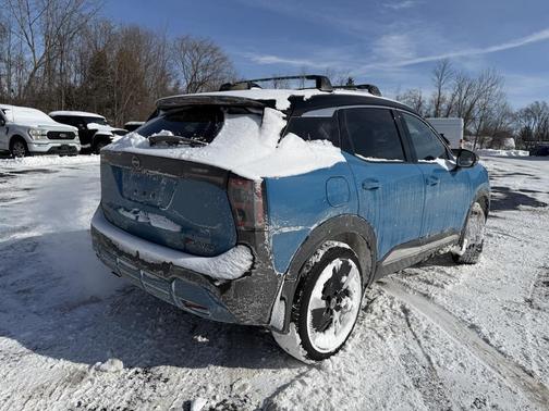 2025 Nissan Kicks SR