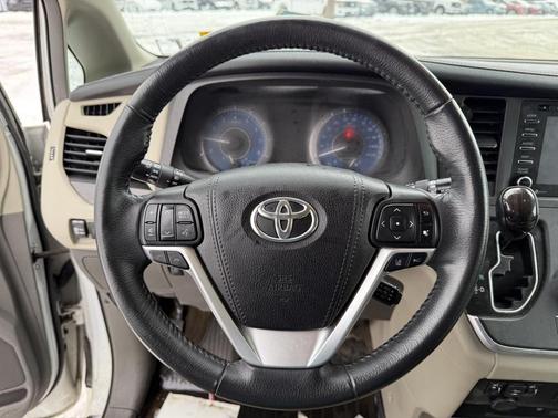 2018 Toyota Sienna XLE