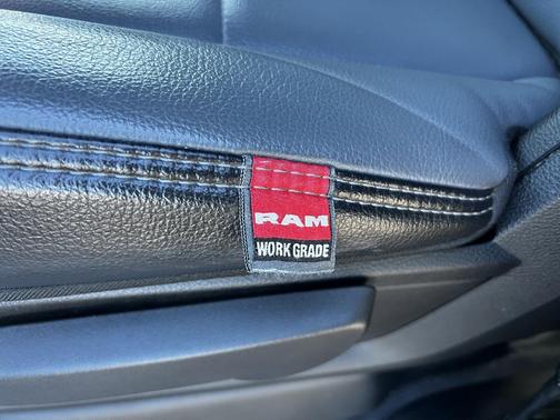 2022 RAM 2500 Tradesman Crew Cab 4x4 8' Box