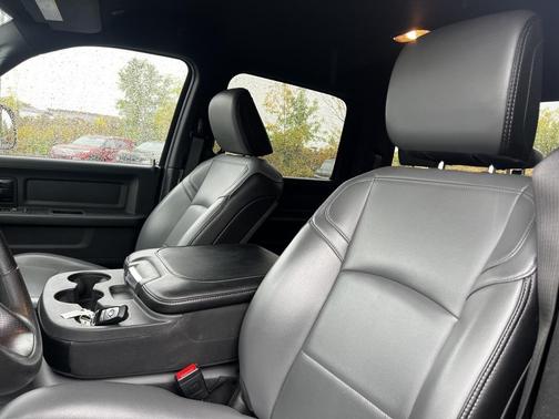 2022 RAM 2500 Tradesman Crew Cab 4x4 8' Box