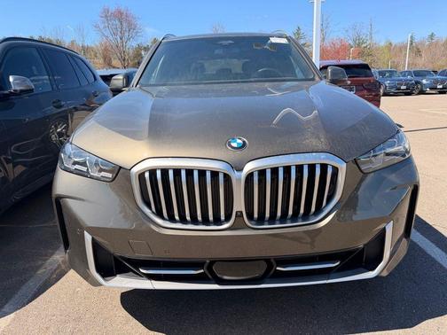 Manhattan Green Metallic 2025 BMW X5 xDrive40i