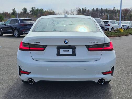 Alpine White 2022 BMW 330 i xDrive