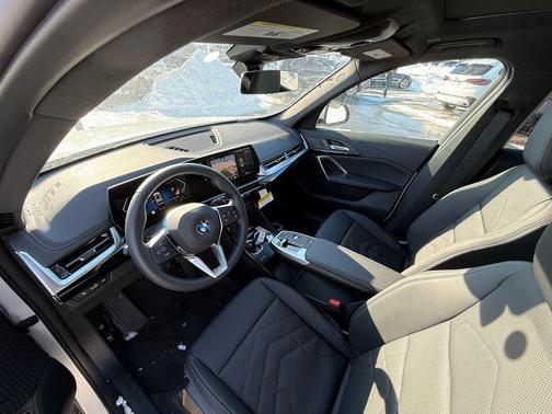 Alpine White 2026 BMW X1 xDrive28i