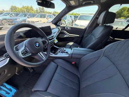 Black Sapphire Metallic 2026 BMW X5 M60i