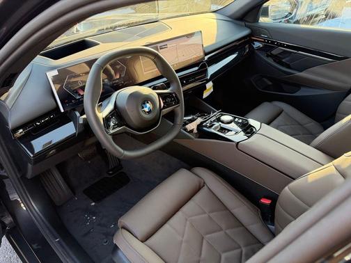 Dark Graphite Metallic 2026 BMW 530 i xDrive