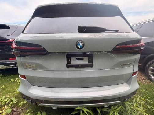 Gray Metallic 2026 BMW X5 xDrive40i