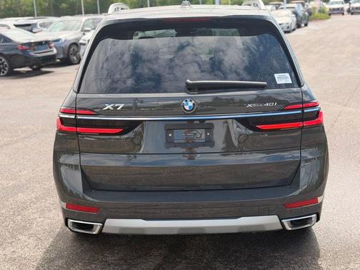 Gray Metallic 2026 BMW X7 xDrive40i