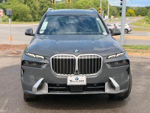 Gray Metallic 2026 BMW X7 xDrive40i