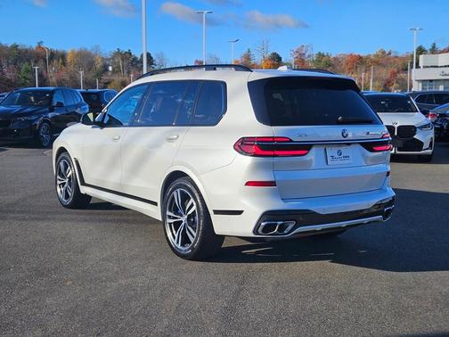 2024 BMW X7 M60i