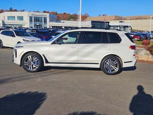 2024 BMW X7 M60i