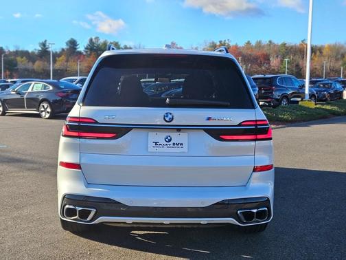 2024 BMW X7 M60i